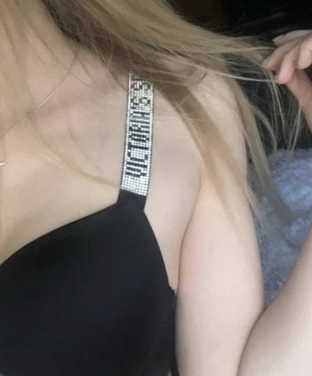 У меня множество опытов, которые я готова реализовать с вами. 💋 Мои услуги наполнены чувственностью и энергией, и я готова подарить вам незабываемые моменты наедине. 🌹 Я обладаю искрометным чувством юмора, а также умею слушать и быть внимательной собеседницей. А главное - я умею слушать и удовлетворять ваши желания. 😘 Живу в самом сердце Москвы, где нас ждет комфортное и уютное место для наших встреч. На моих фото вы можете видеть мою настоящую красоту и сексуальность. 📸 Жду вас, чтобы воплотить в жизнь наши самые горячие фантазии! 😉💦 Светлана